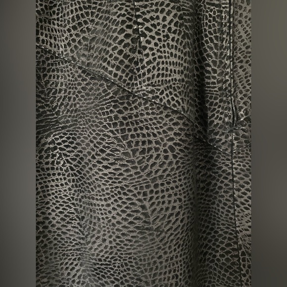 Women’s vintage black leather high waisted snake print skirt - Picture 5 of 13